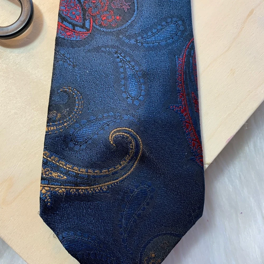Oscar De La Renta Mens Tie Navy Paisley Print EUC